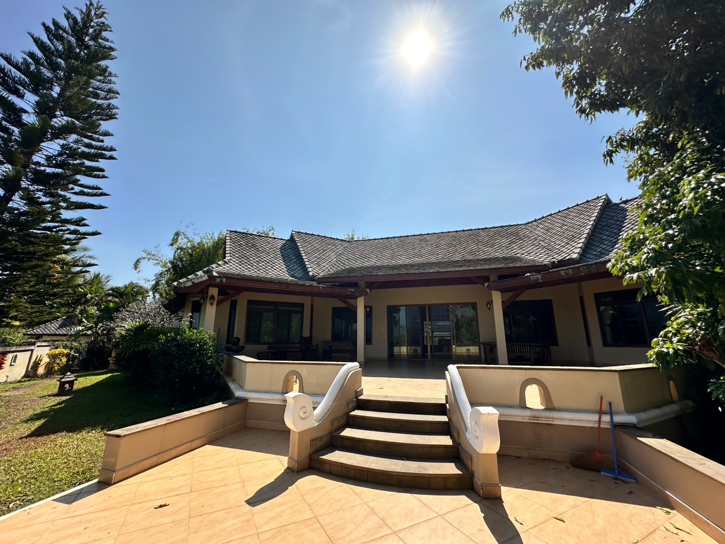 House for sale with big garden in Doisaket