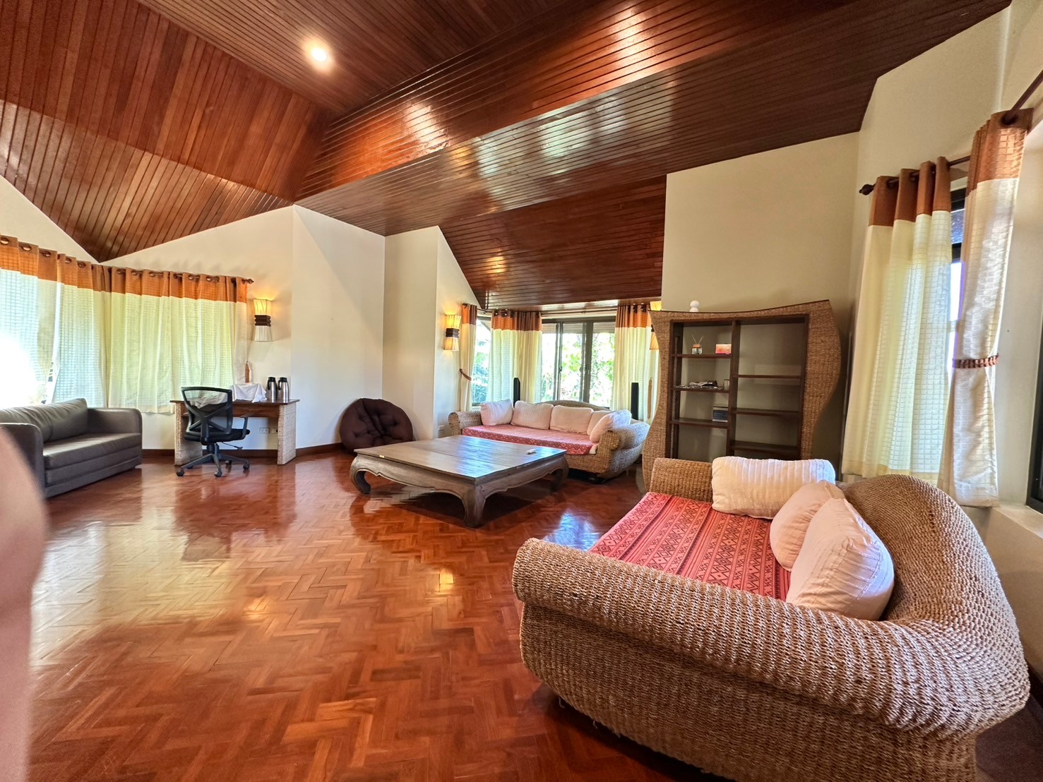 House for sale with big garden in Doisaket