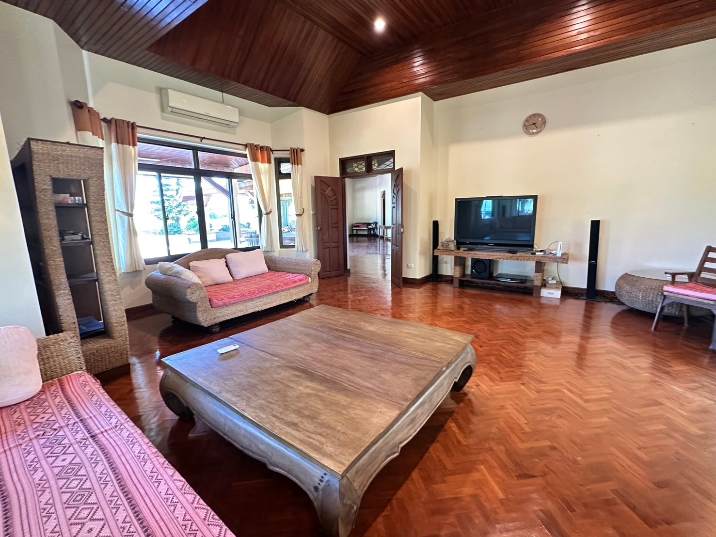 House for sale with big garden in Doisaket