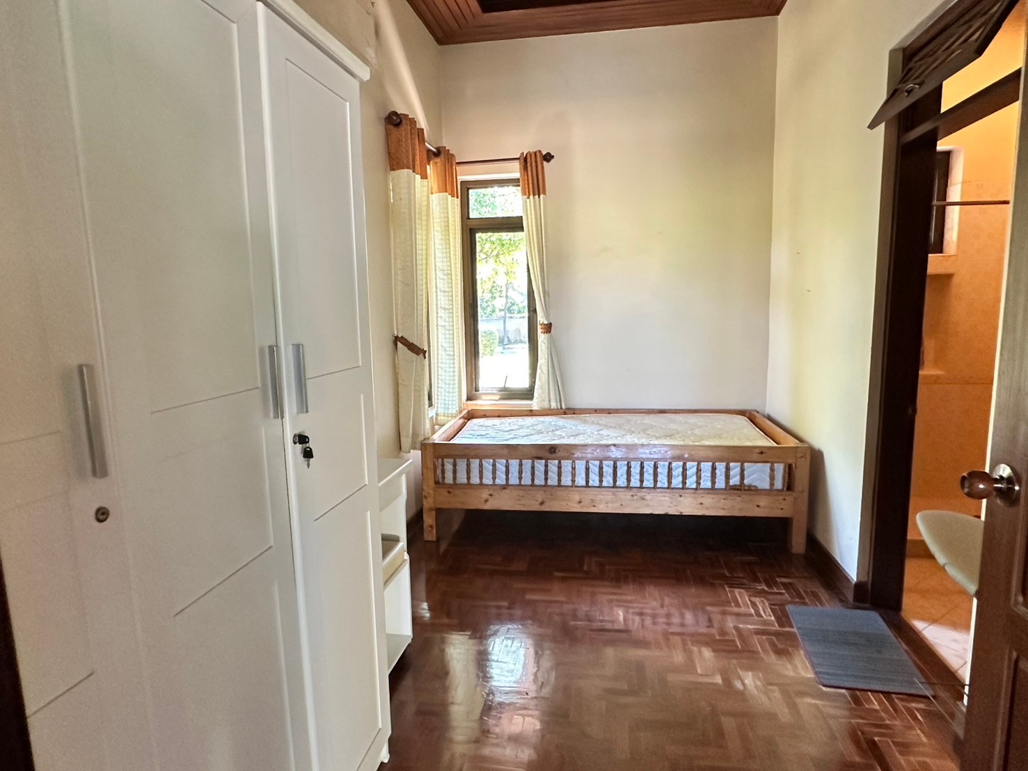 House for sale with big garden in Doisaket