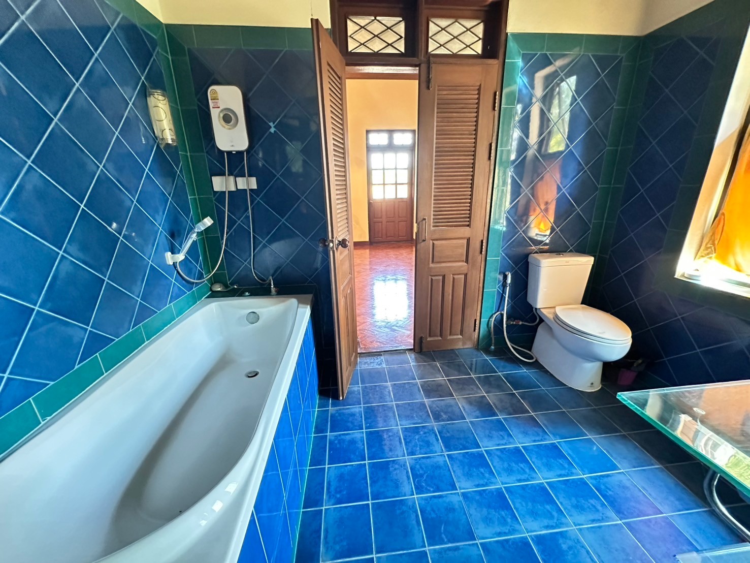 House for sale with big garden in Doisaket