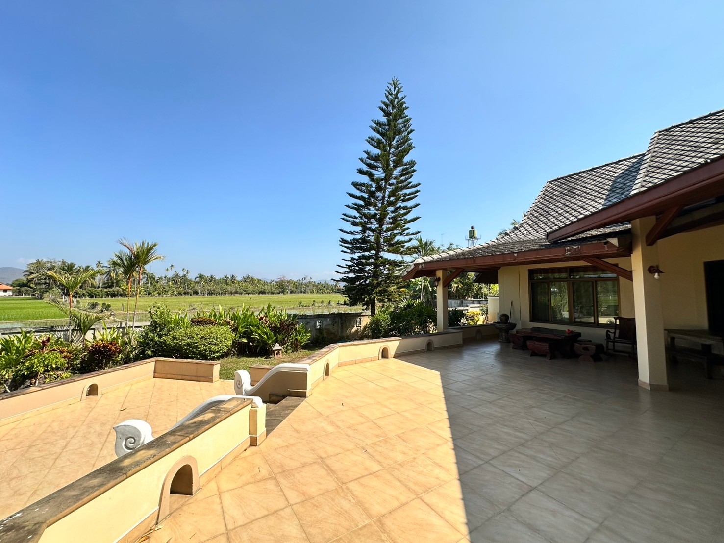 House for sale with big garden in Doisaket