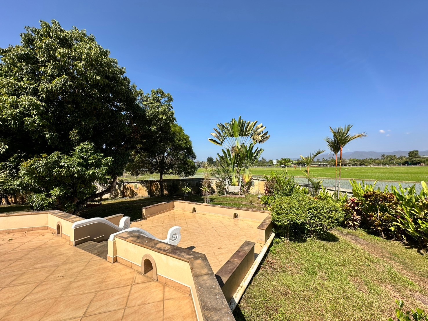 House for sale with big garden in Doisaket