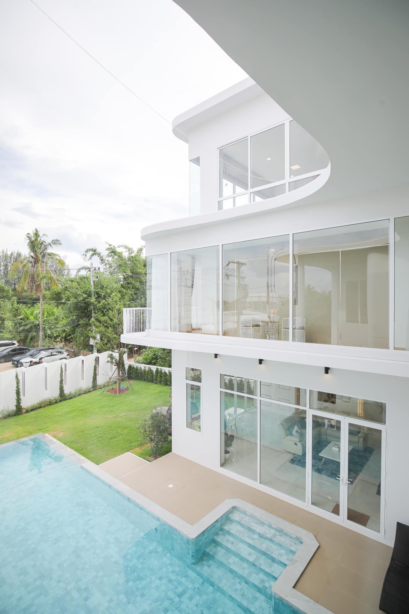 For sale New 3-storey pool villa Saraphi District 