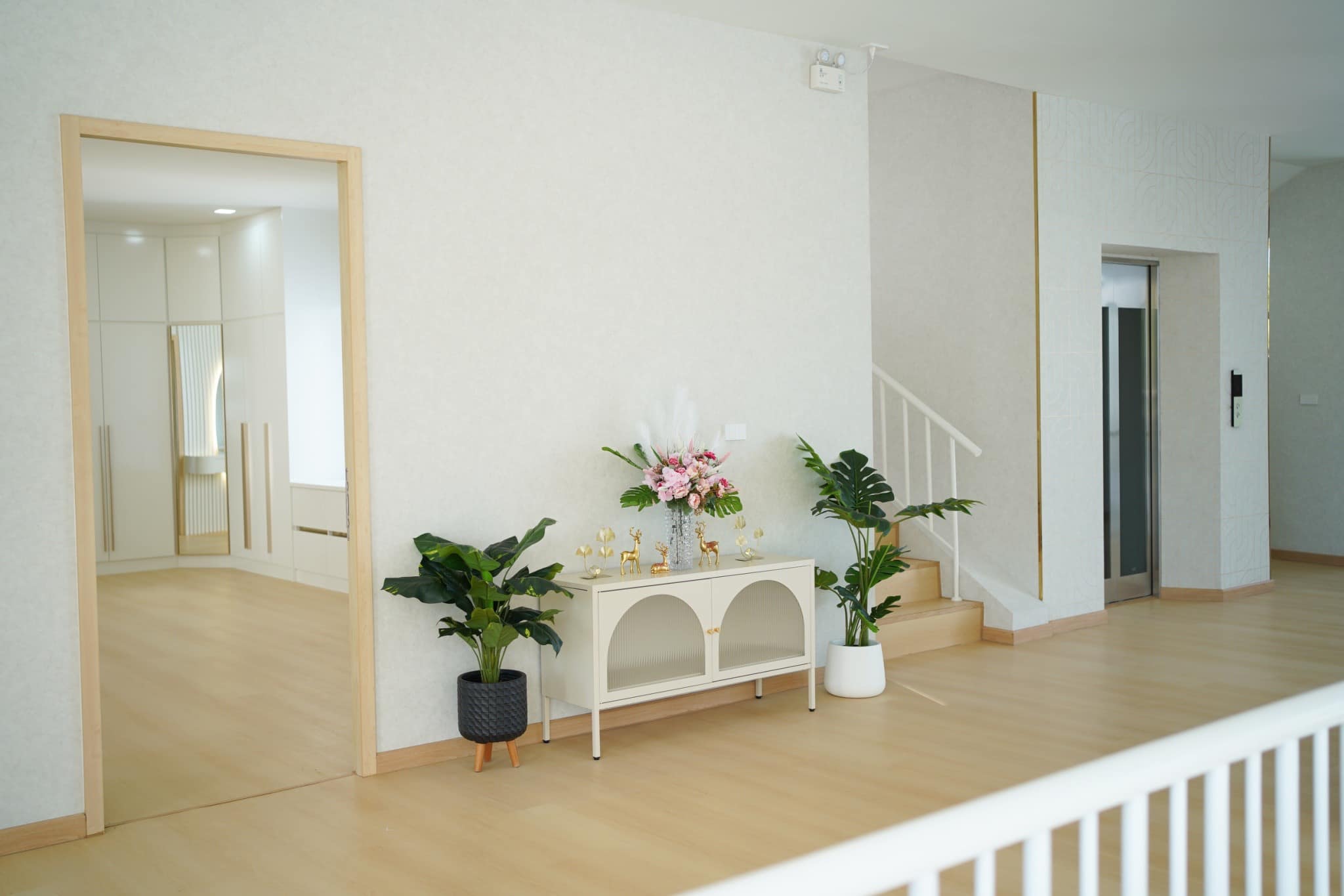 For sale New 3-storey pool villa Saraphi District 