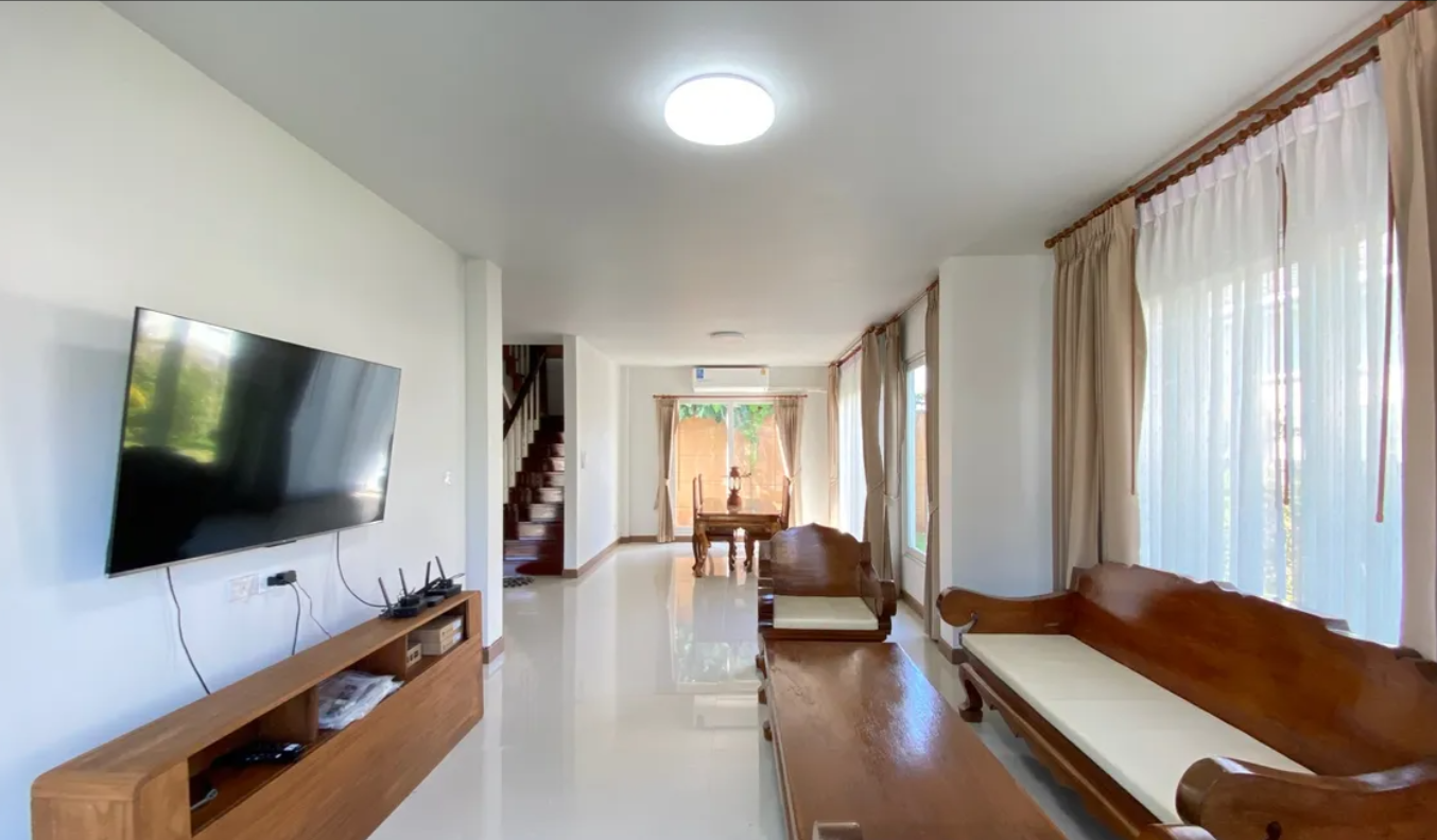 House for sale in Vararom Kaewnawarat Village, safe with security guards.