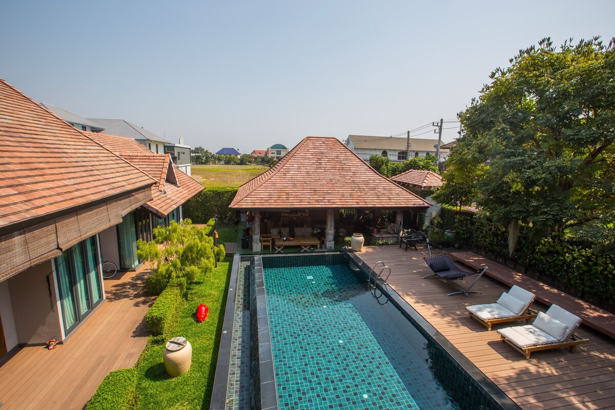 Private tropical style pool villa in the World Club Land project, Doi Kham view.