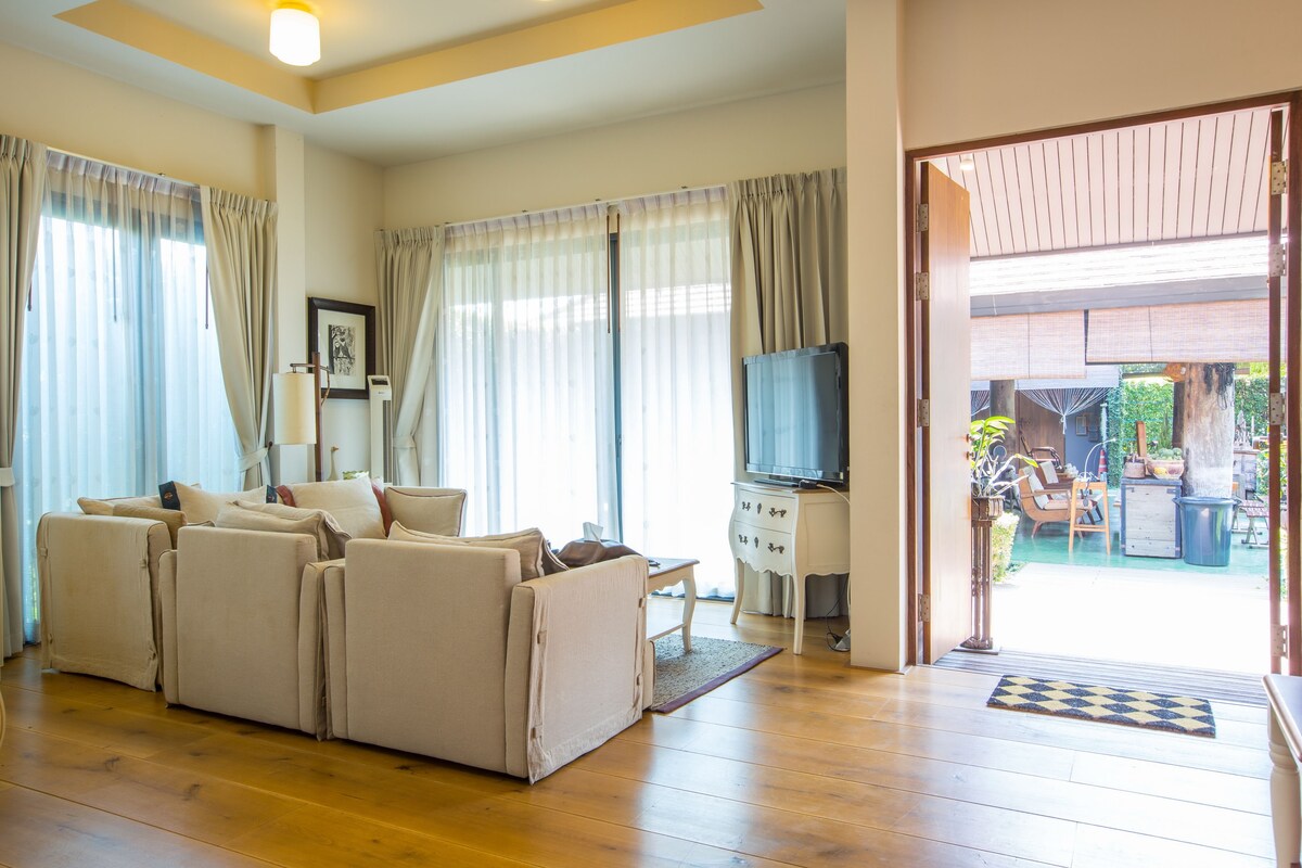 Private tropical style pool villa in the World Club Land project, Doi Kham view.