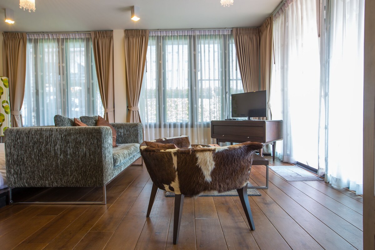 Private tropical style pool villa in the World Club Land project, Doi Kham view.