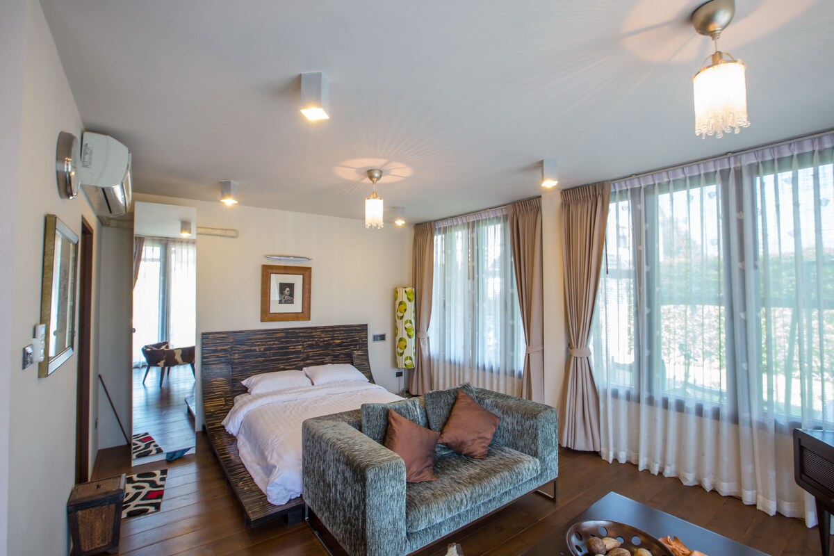 Private tropical style pool villa in the World Club Land project, Doi Kham view.
