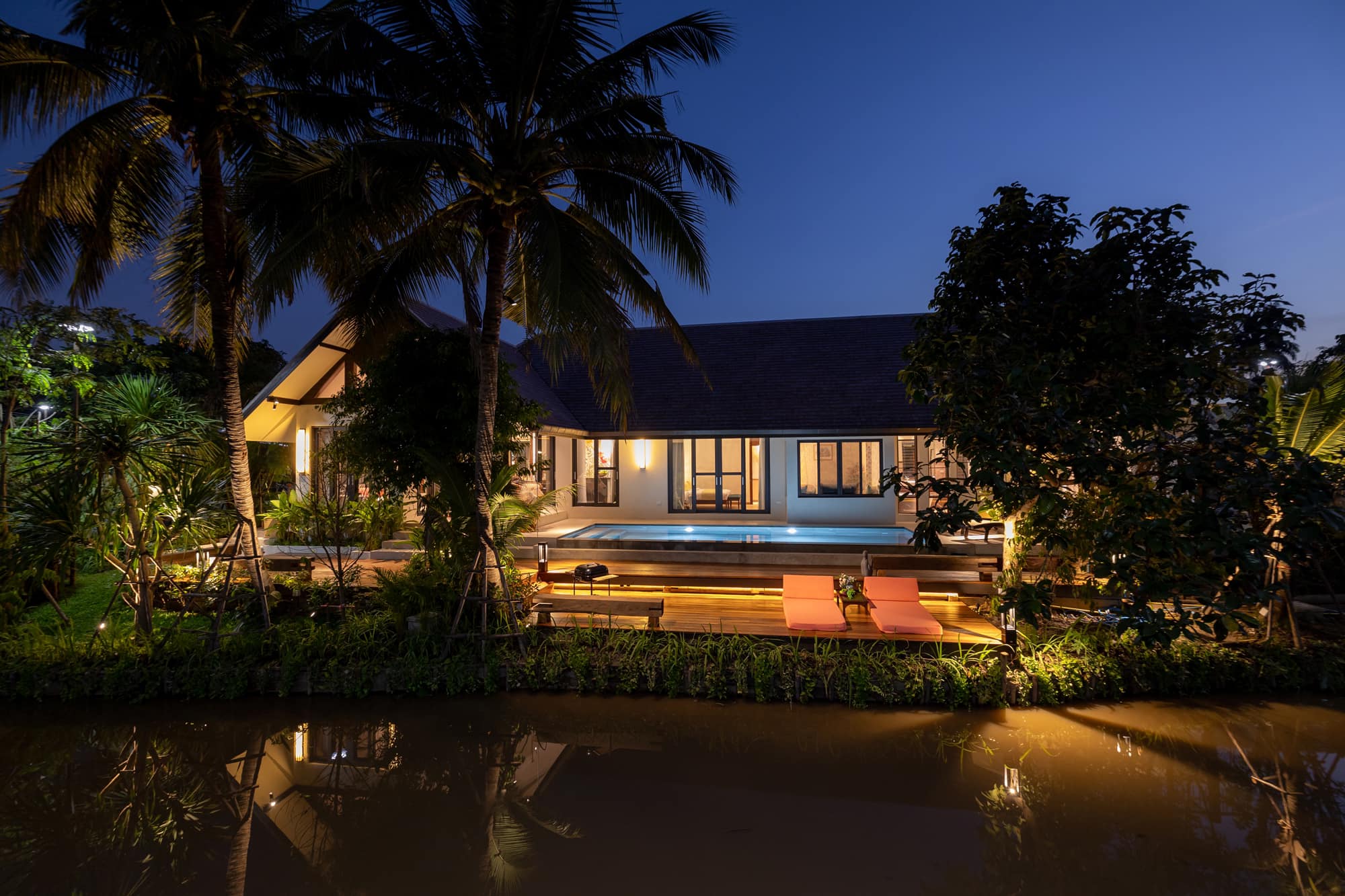 ​Luxury pool villa by the waterfront 