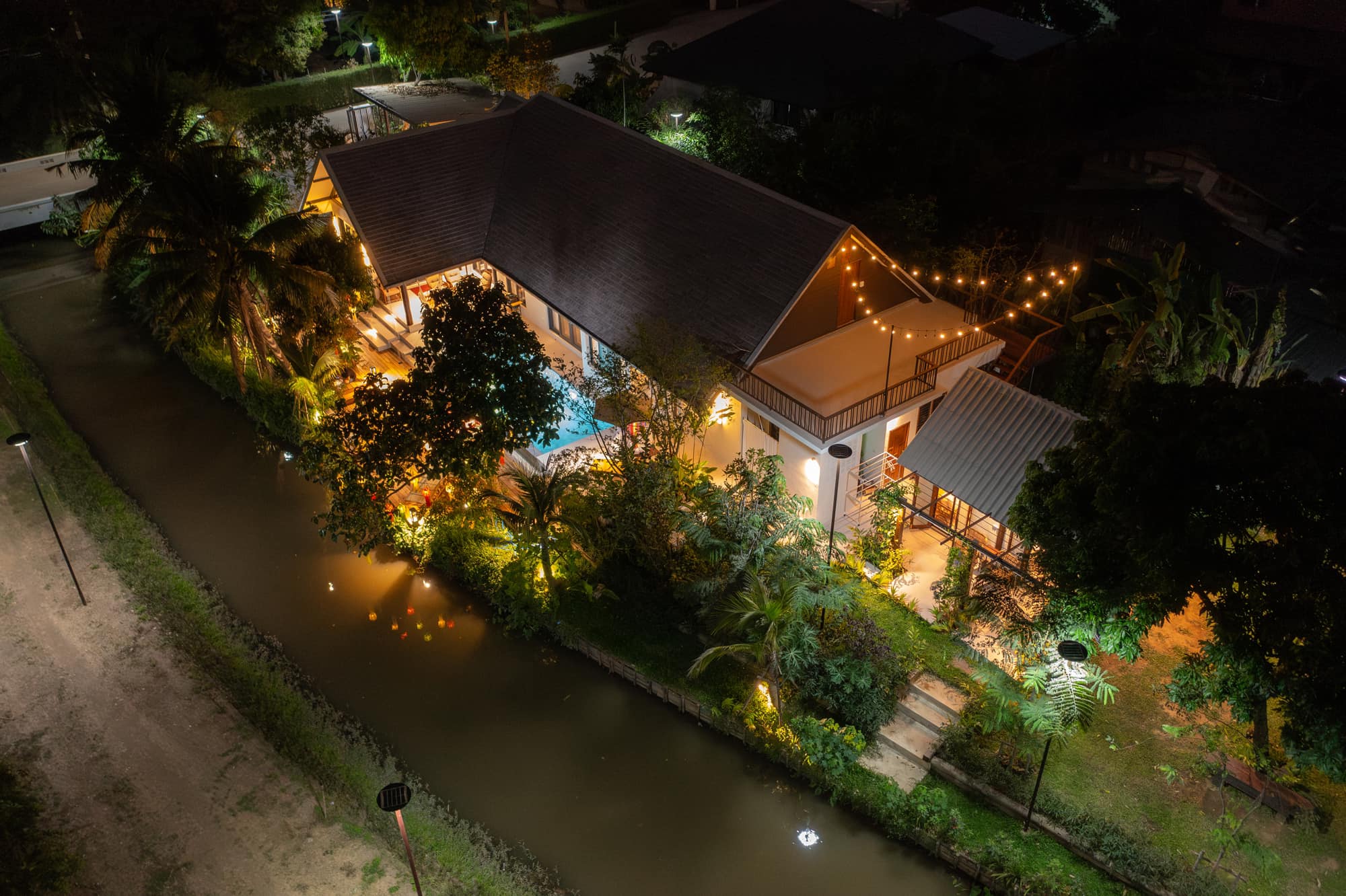 ​Luxury pool villa by the waterfront 