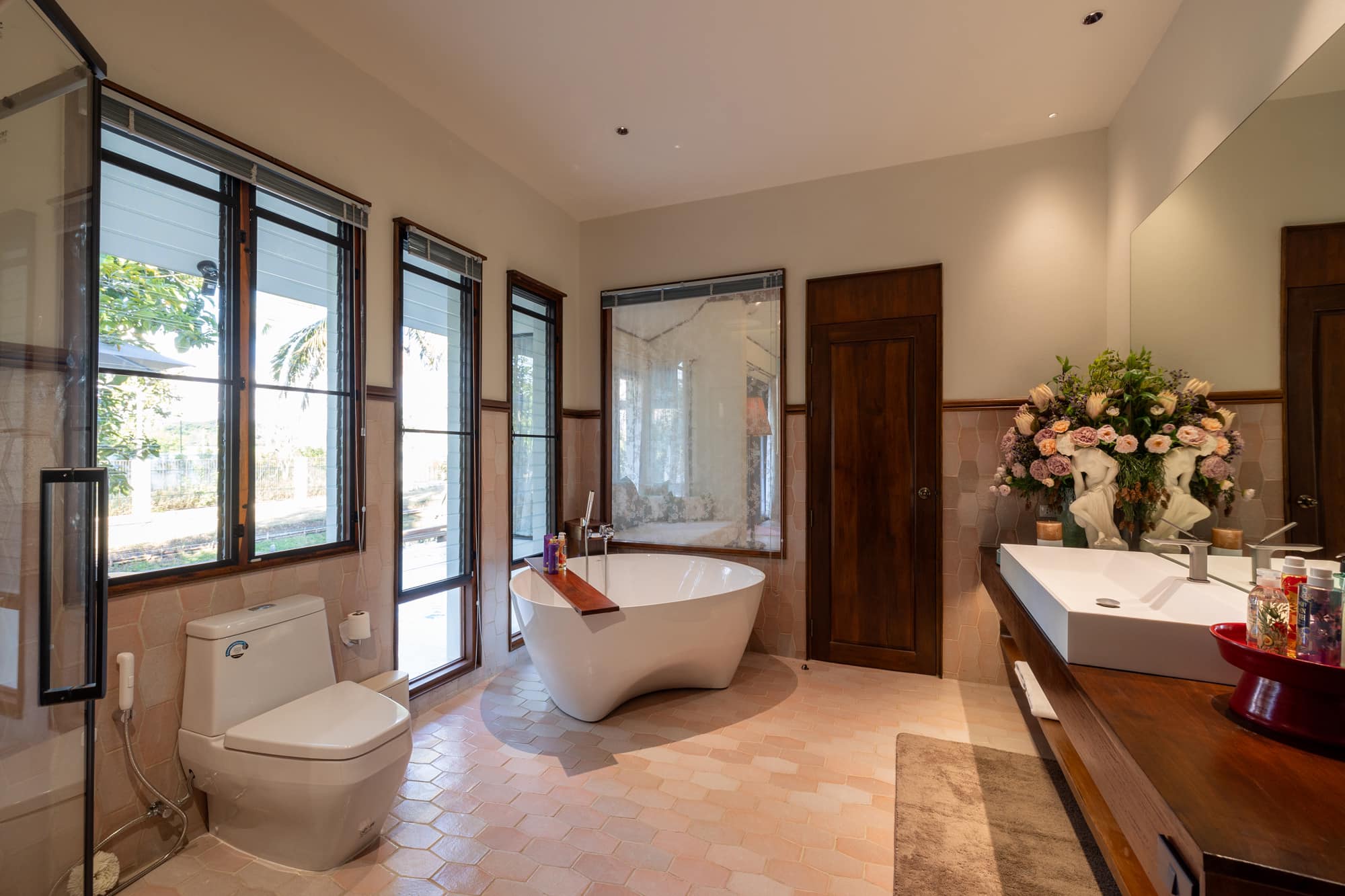 ​Luxury pool villa by the waterfront 
