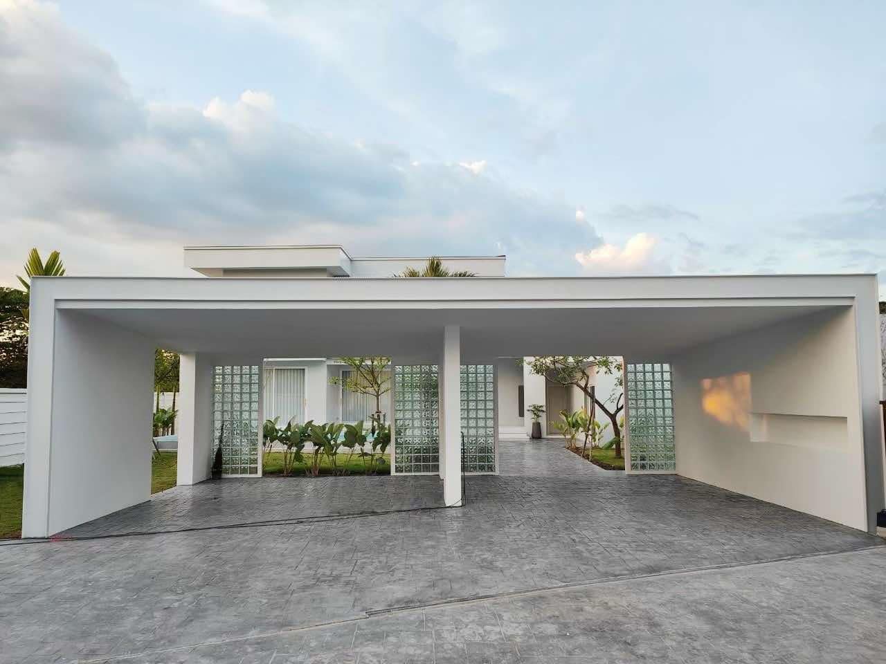 The stunning modern luxury  pool villa for sale