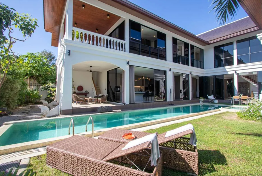 For Sale Luxury Pool Villa  in  Chiang Mai Flora Ville Village