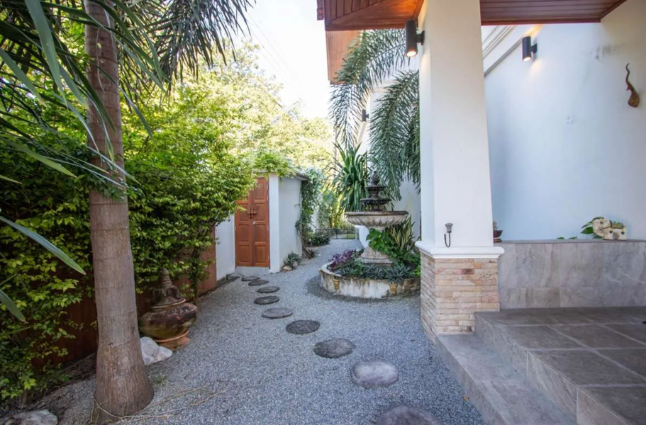 For Sale Luxury Pool Villa  in  Chiang Mai Flora Ville Village