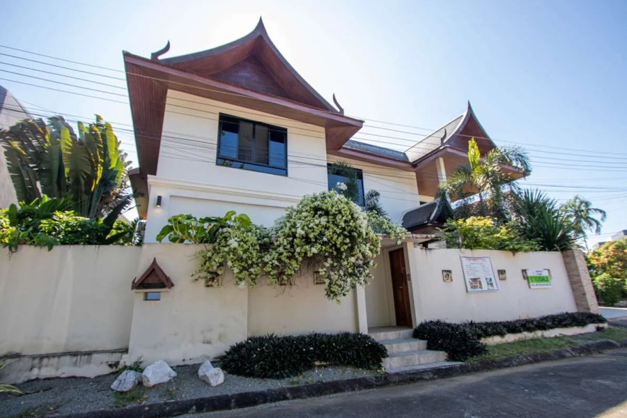 For Sale Luxury Pool Villa  in  Chiang Mai Flora Ville Village
