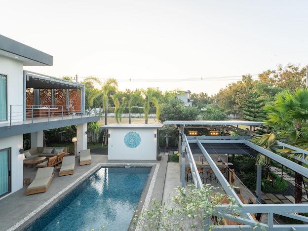 Selling luxury pool villas in Hangdong 