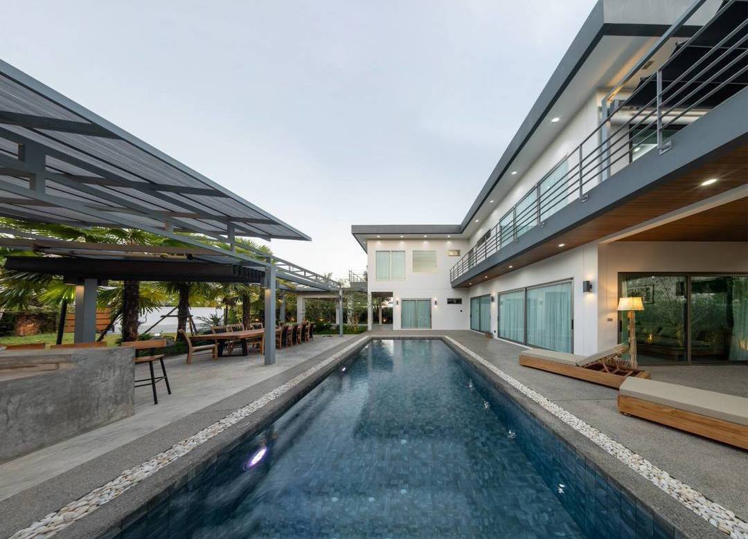 Selling luxury pool villas in Hangdong 