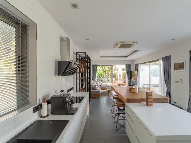 Selling luxury pool villas in Hangdong 