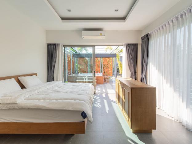 Selling luxury pool villas in Hangdong 