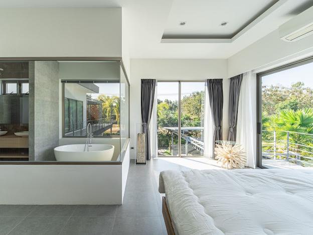 Selling luxury pool villas in Hangdong 