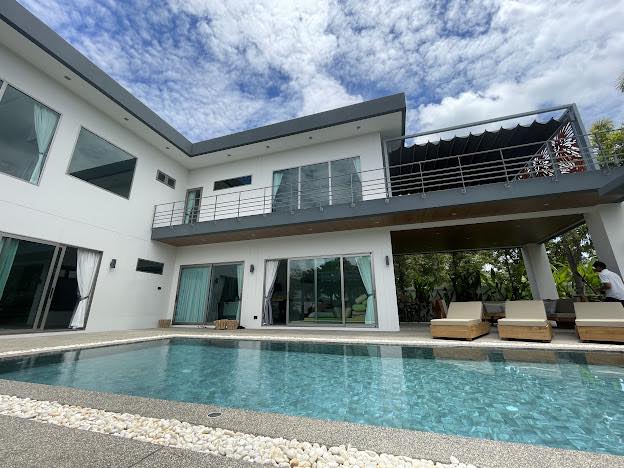 Selling luxury pool villas in Hangdong 